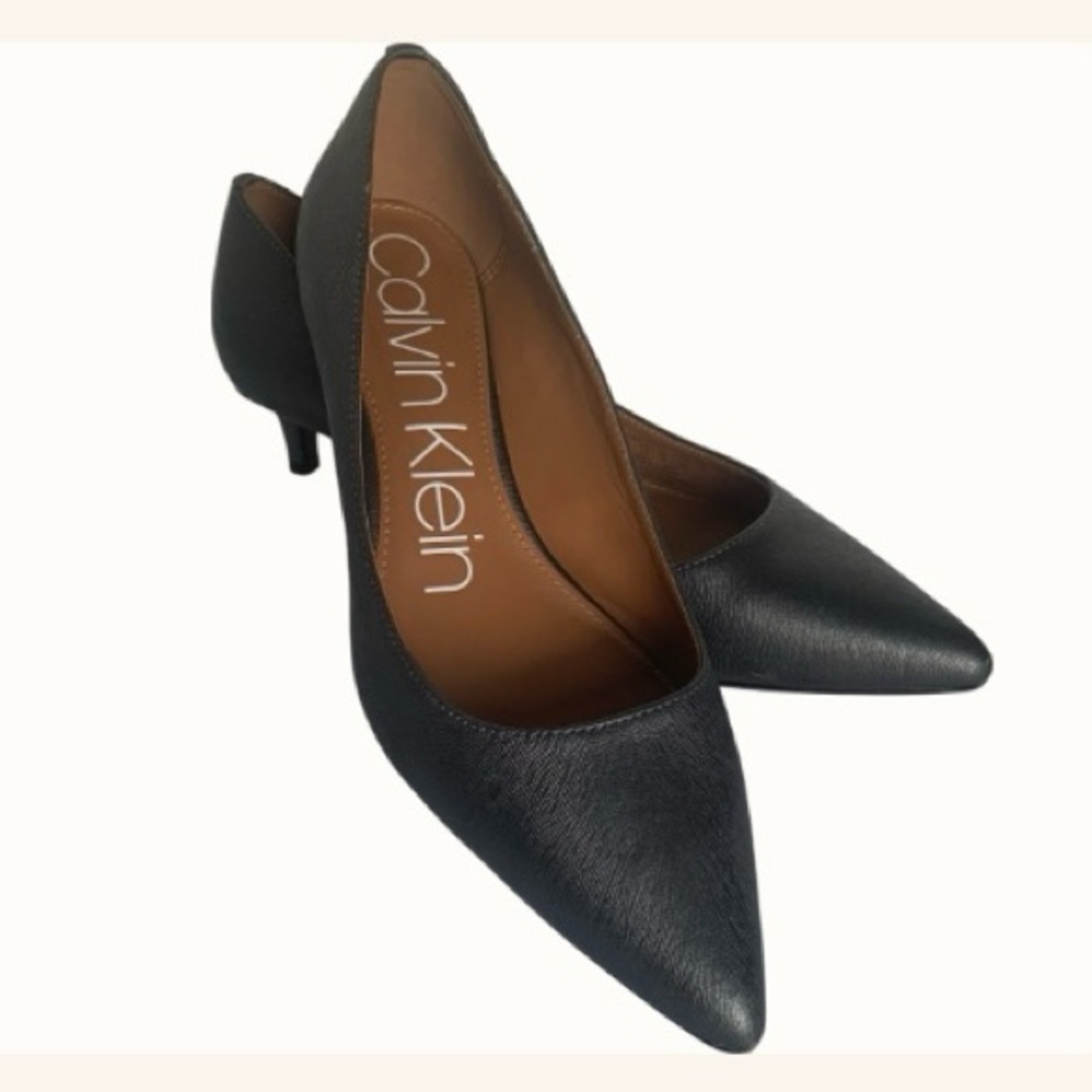 CALVIN KLEIN Shoes Textured Leather Pumps Kick Plate Padded Grey Kitten H1.5” 8